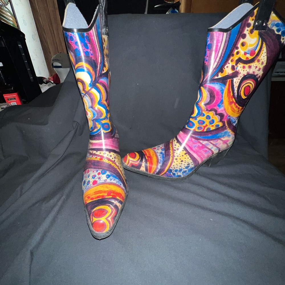 Nomad water boots size 10